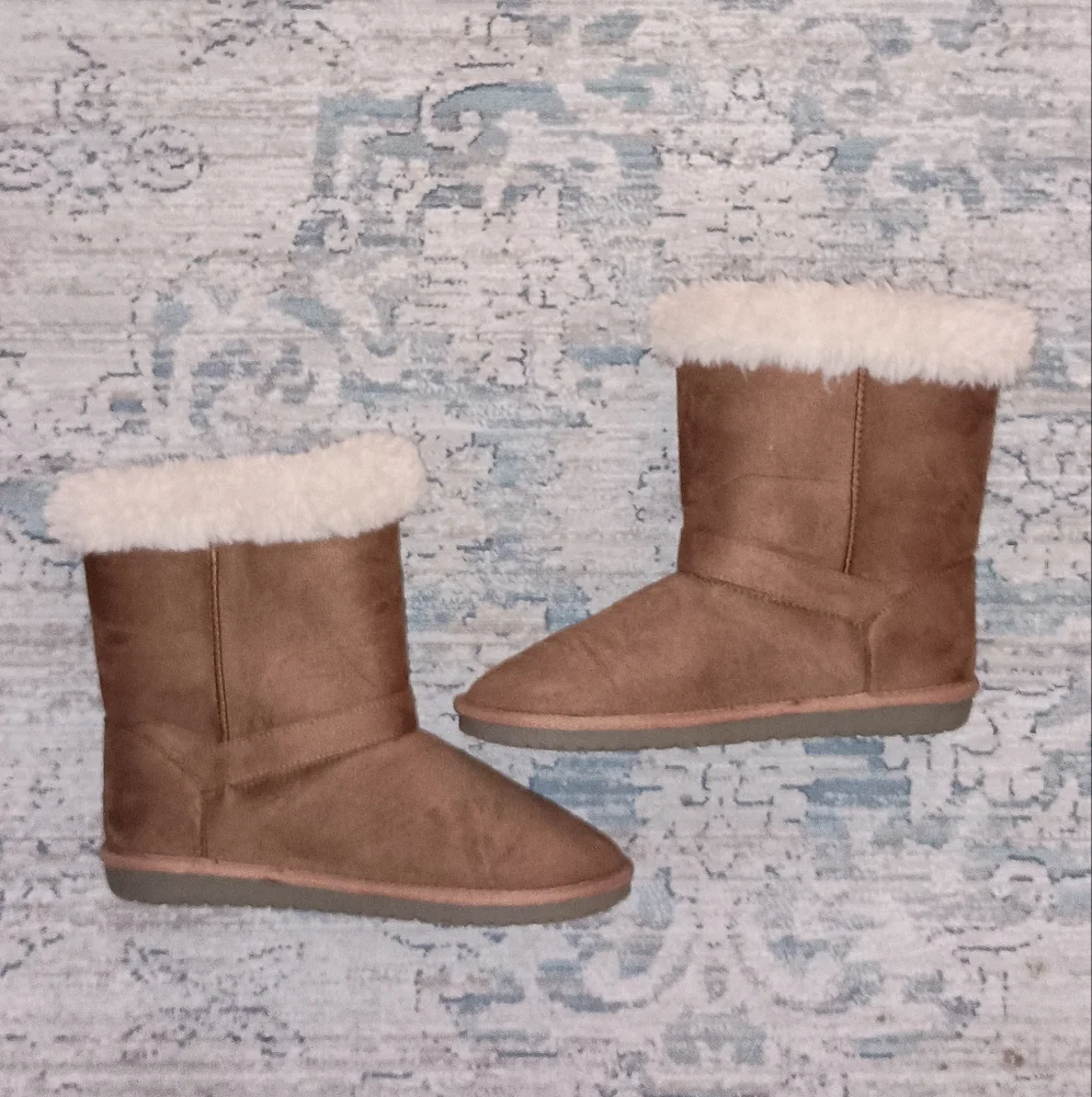Children's Place Big Girl's Pullon faux Fur Boots Size 5
